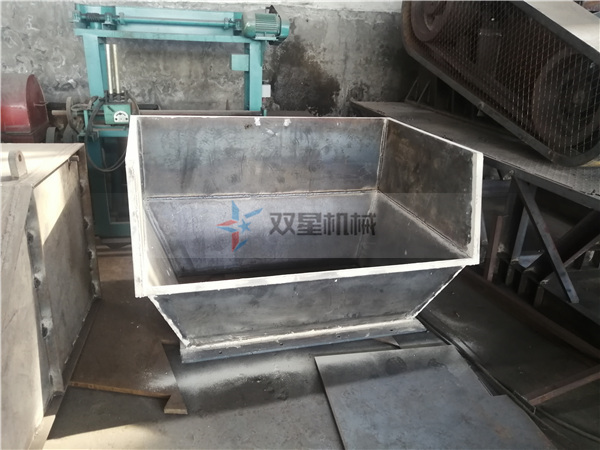 <a href='http://www.uwwzj.cn/ssxl/10.html' target='_blank'><span>金屬撕碎機</span></a>進料斗