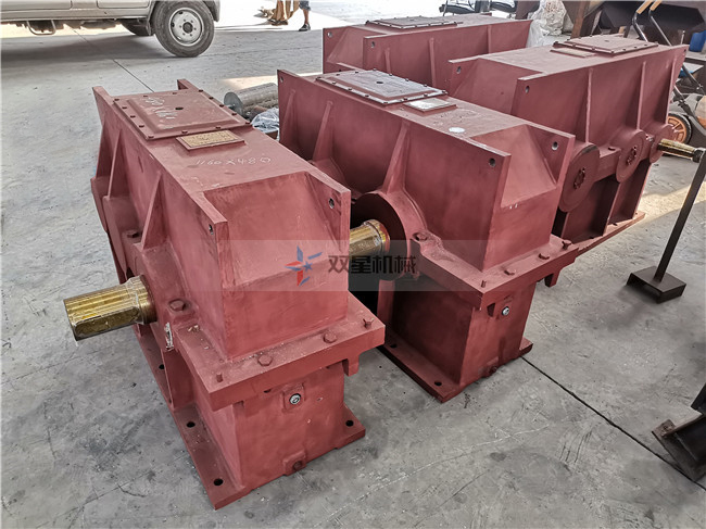金屬撕碎機(jī)減速機(jī)采用什么類(lèi)型，什么型號(hào)？