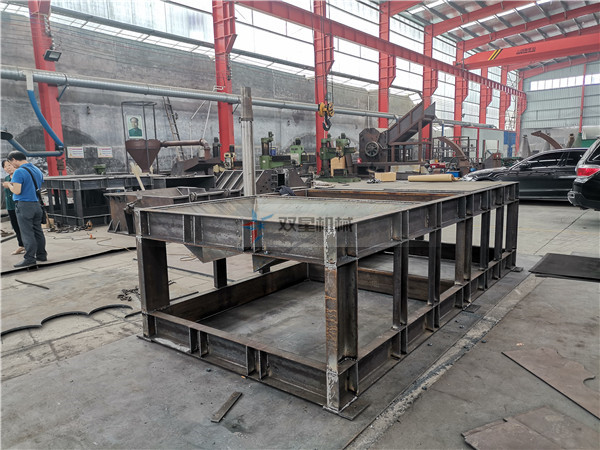 <a href='http://www.uwwzj.cn/psxl/4.html' target='_blank'><span>廢鋼破碎機</span></a>設(shè)備客戶現(xiàn)場考察