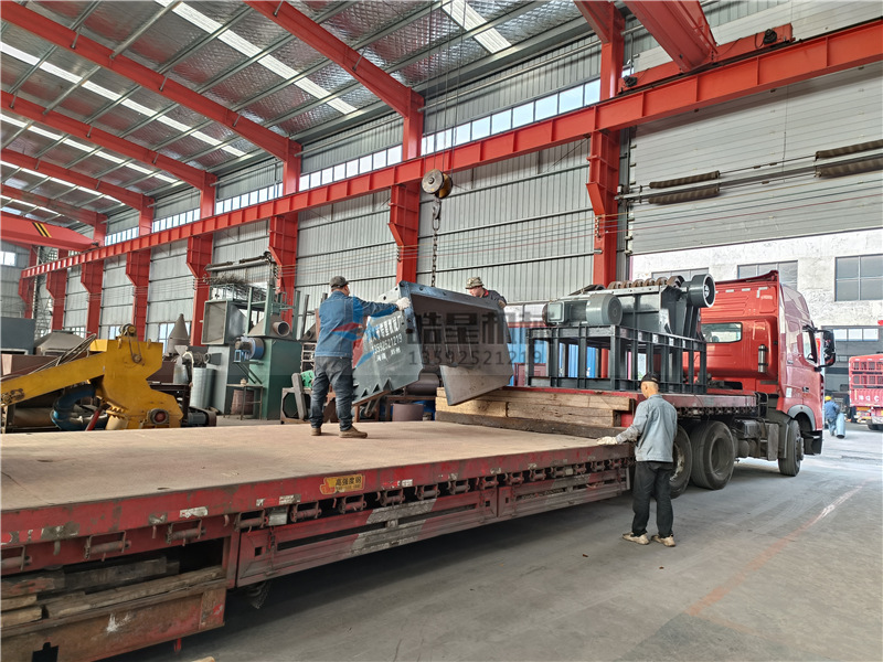 <a href='http://www.uwwzj.cn' target='_blank'><span>鋁合金破碎機</span></a>設(shè)備1600型發(fā)往四川客戶