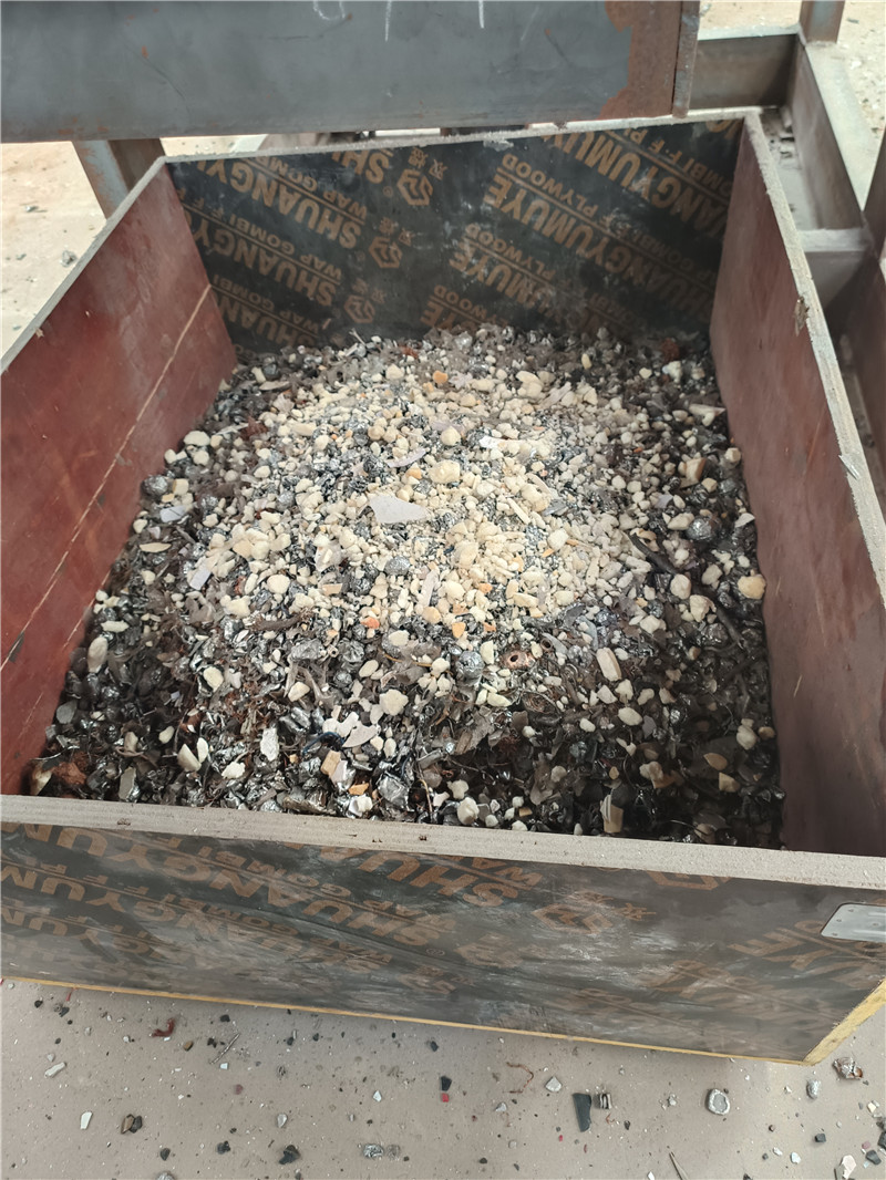 客戶廢舊小家電通過(guò)<a href='http://www.uwwzj.cn/psxl/1279.html' target='_blank'><span>廢鋁破碎</span></a>機(jī)破碎分選效果