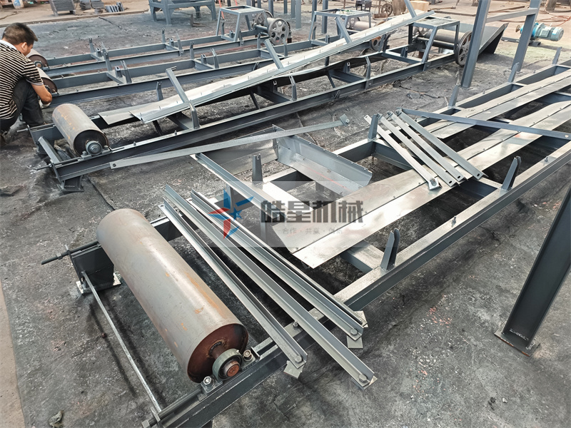 <a href='http://www.uwwzj.cn' target='_blank'><span>鋁合金破碎機(jī)</span></a><a href='http://www.uwwzj.cn/psxl/1279.html' target='_blank'><span>廢鋁破碎</span></a>分選設(shè)備輸送帶設(shè)備生產(chǎn)現(xiàn)場(chǎng)